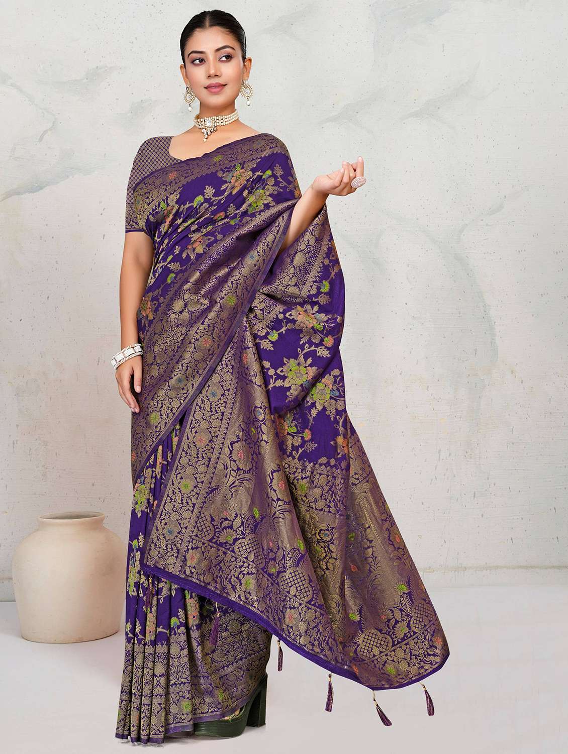 women self design banarasi saree with blouse