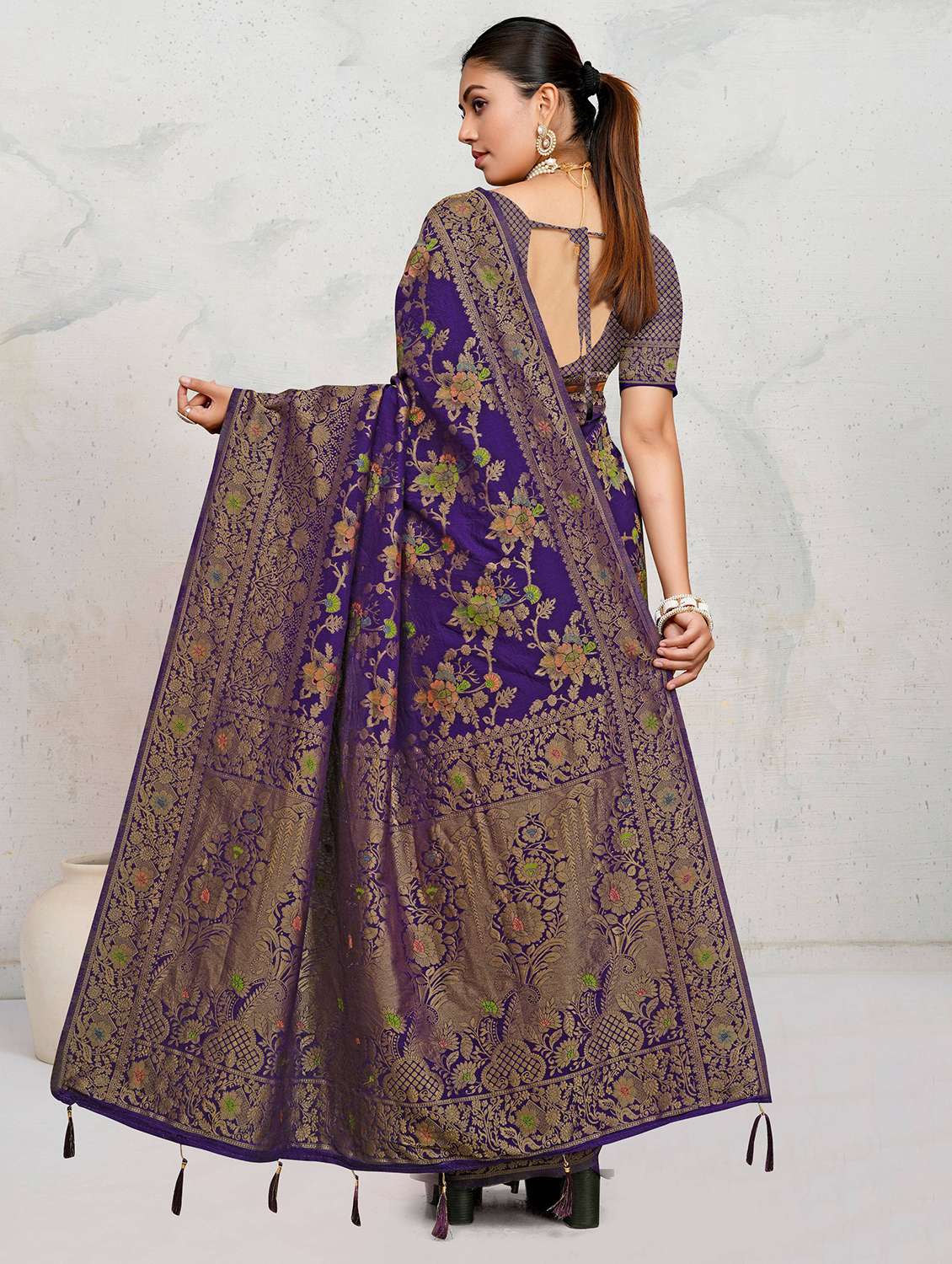 women self design banarasi saree with blouse - 22527161 -  Standard Image - 3