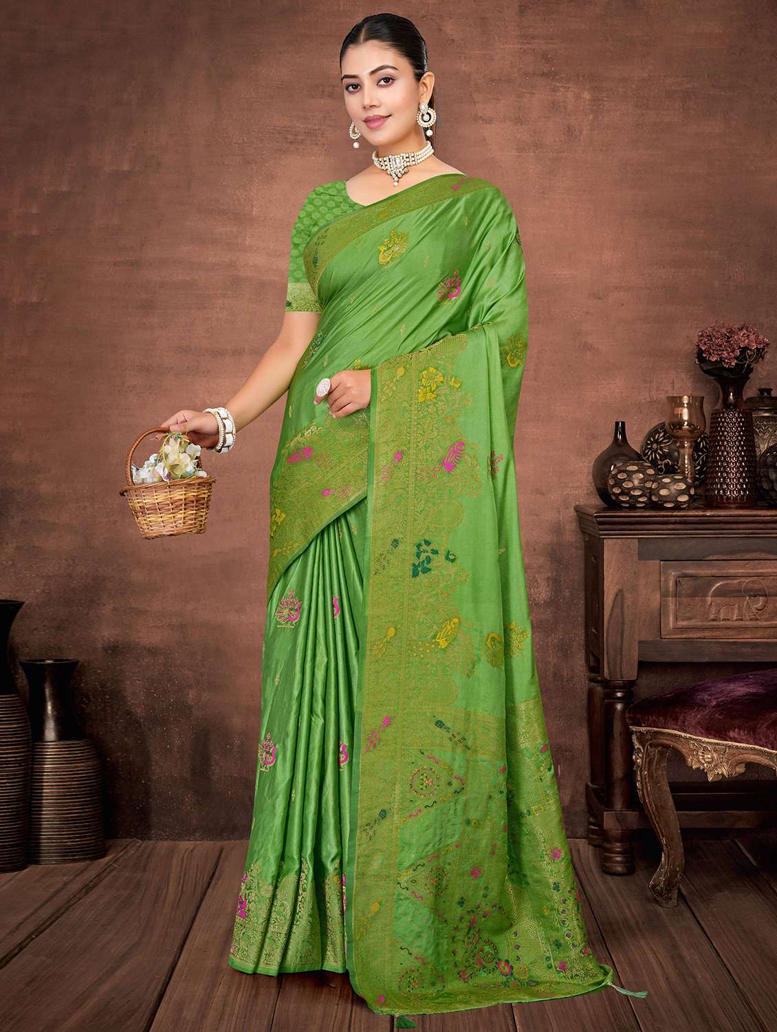 women self design banarasi saree with blouse