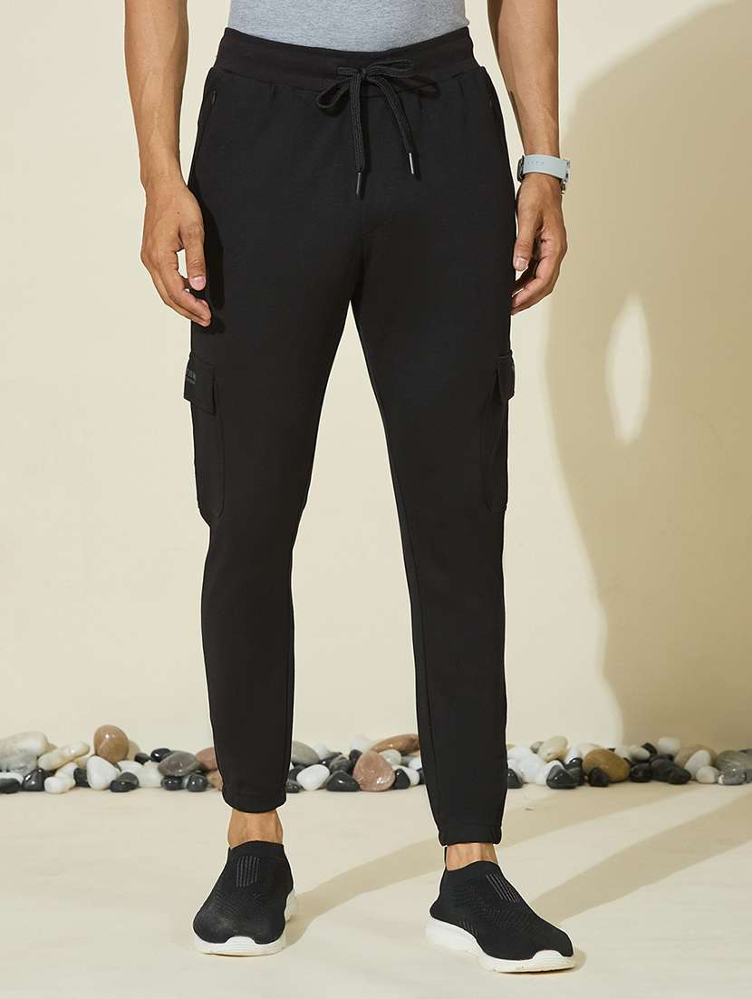 men solid mid rise regular fit cargo 