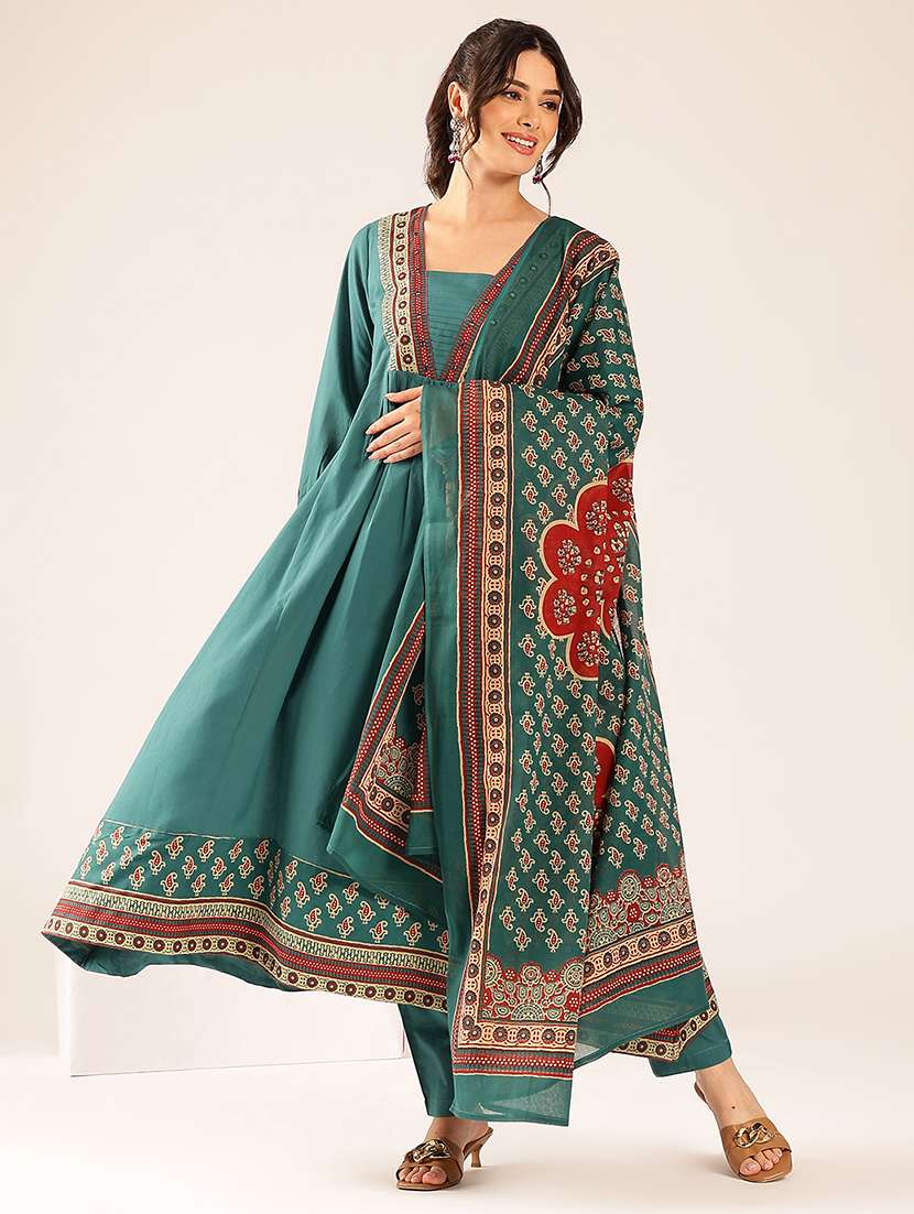 women printed three quarter sleeve kurta pant with dupatta set