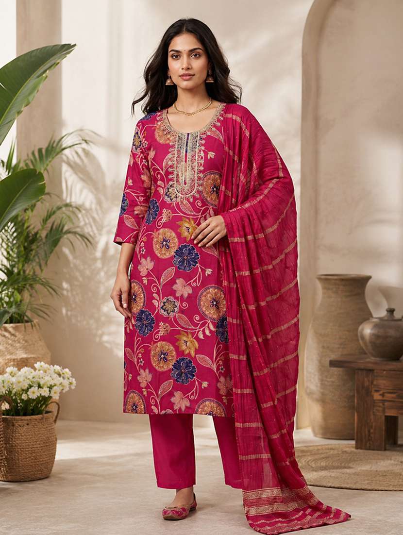 women printed three quarter sleeves kurta and pant set with dupatta