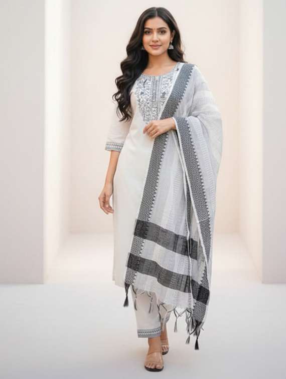 women embroidered three quarter sleeves kurta pant set with dupatta