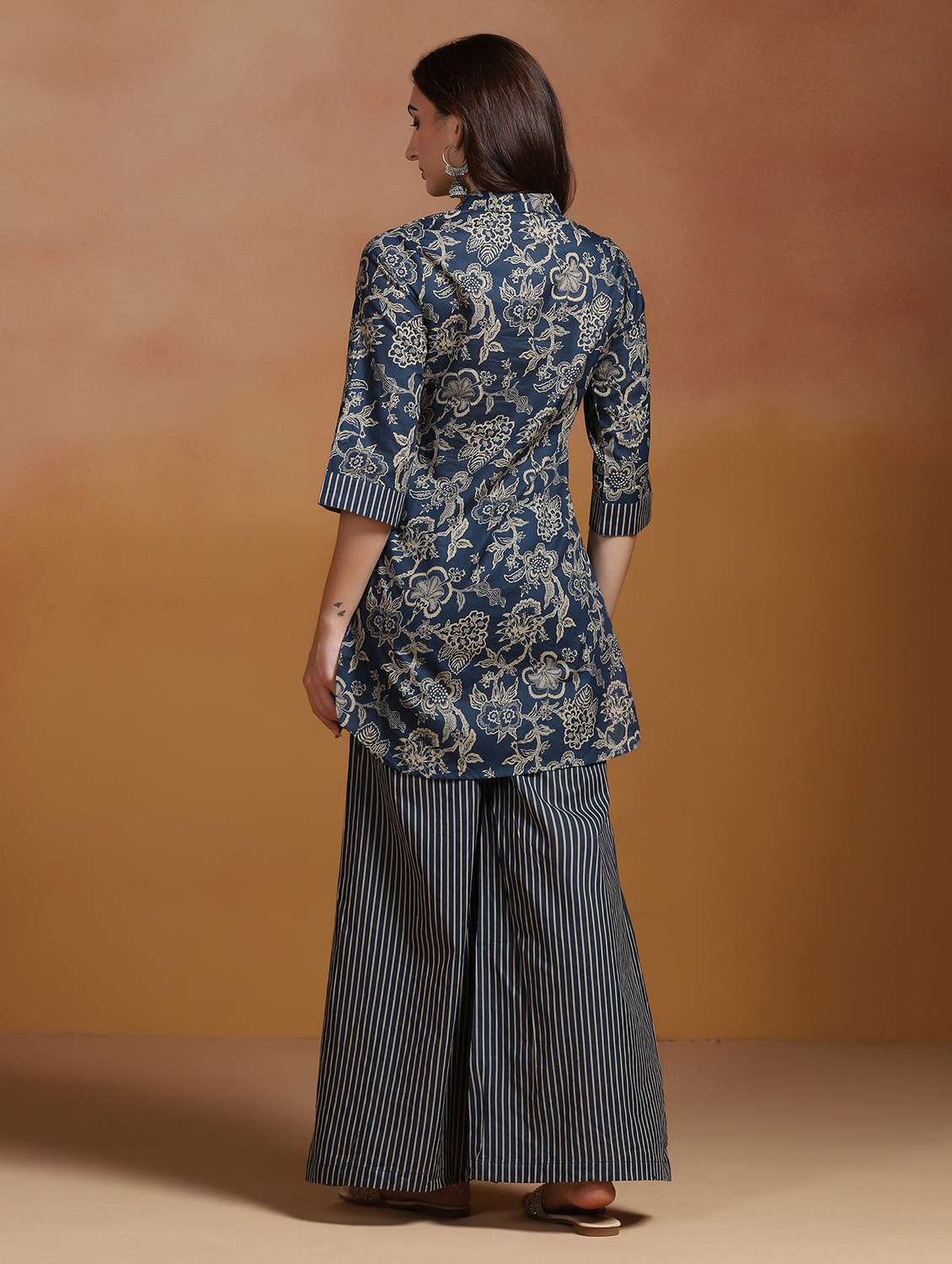 women printed three quarter sleeves kurta and palazzo set - 22527754 -  Standard Image - 3