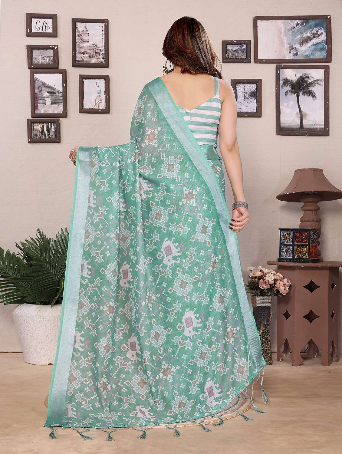 women printed casual wear saree with blouse - 22527908 -  Standard Image - 3