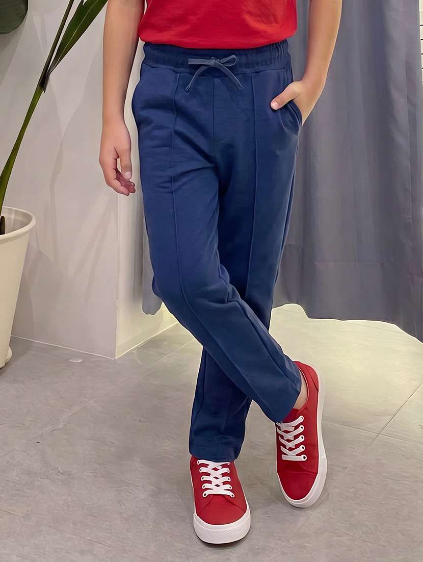 boys solid mid rise track pant