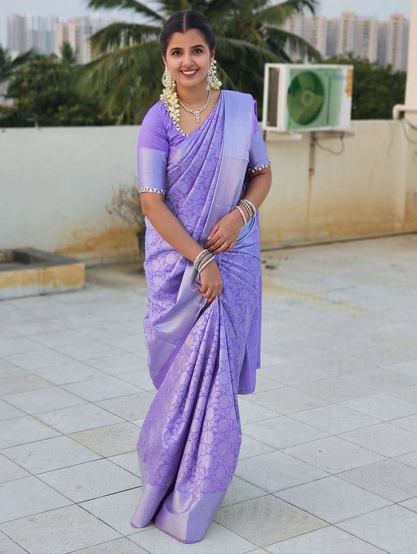 women self design banarasi saree with blouse