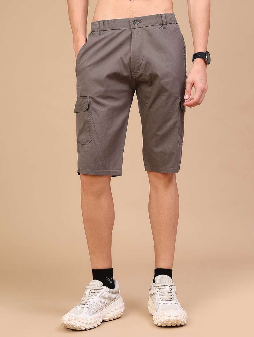 men solid mid rise regular fit three-fourth cargo shorts