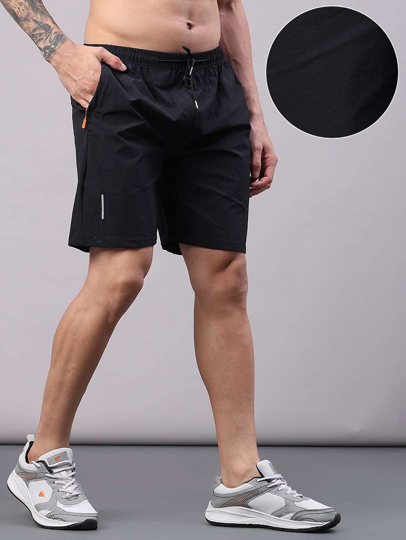 men solid mid rise regular fit shorts