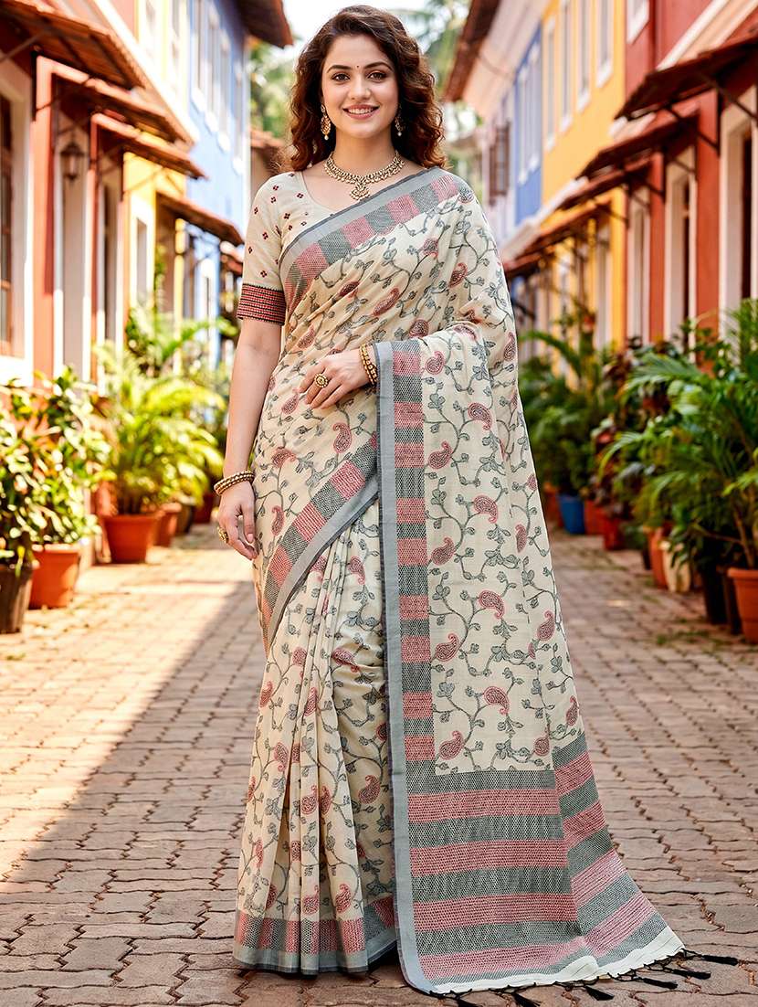 women self design bordered saree with blouse