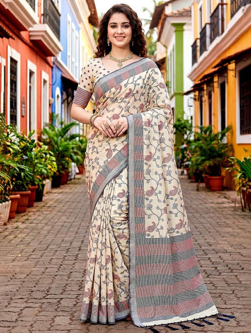 women self design bordered saree with blouse