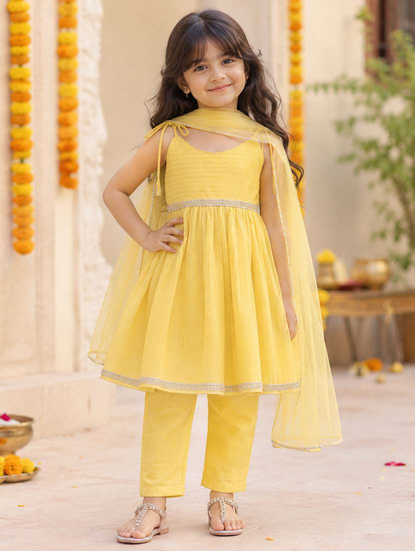 girls self design sleeveless suit set