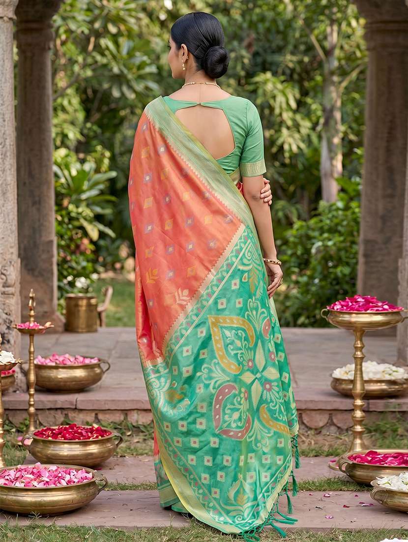 women self design pochampalli saree with blouse - 22540111 -  Standard Image - 3