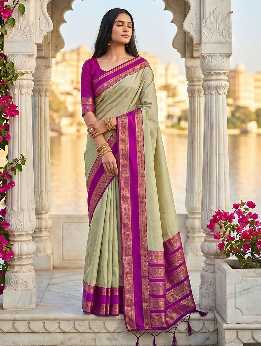 women self design bordered saree with blouse