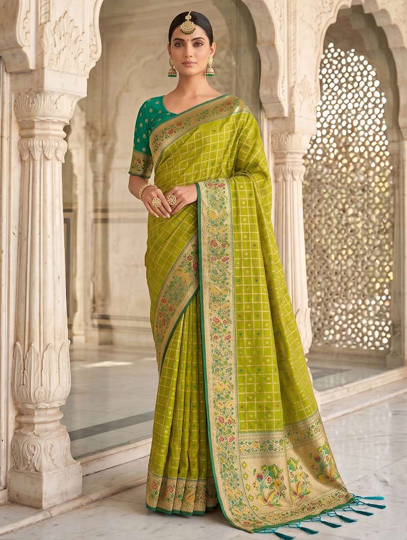 women self design banarasi saree with blouse
