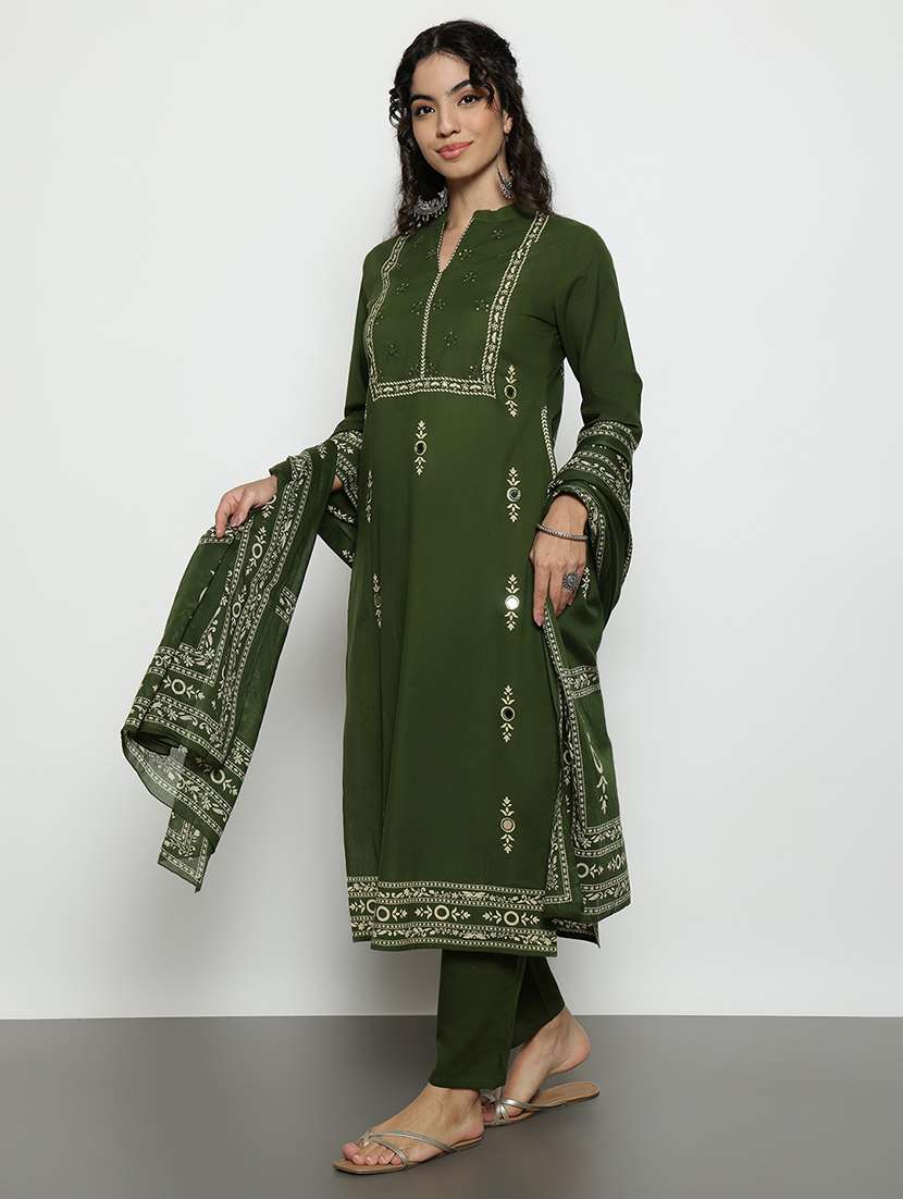 women printed three quarter sleeves kurta and pant set with dupatta - 22540245 -  Standard Image - 3