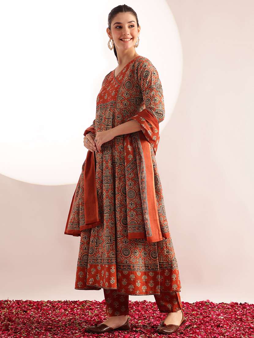 women printed three quarter sleeves kurta pant set with dupatta - 22540265 -  Standard Image - 3