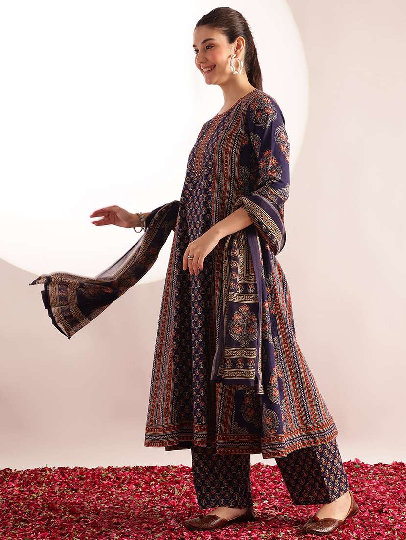 women printed three quarter sleeves kurta palazzo set with dupatta - 22540267 -  Standard Image - 3