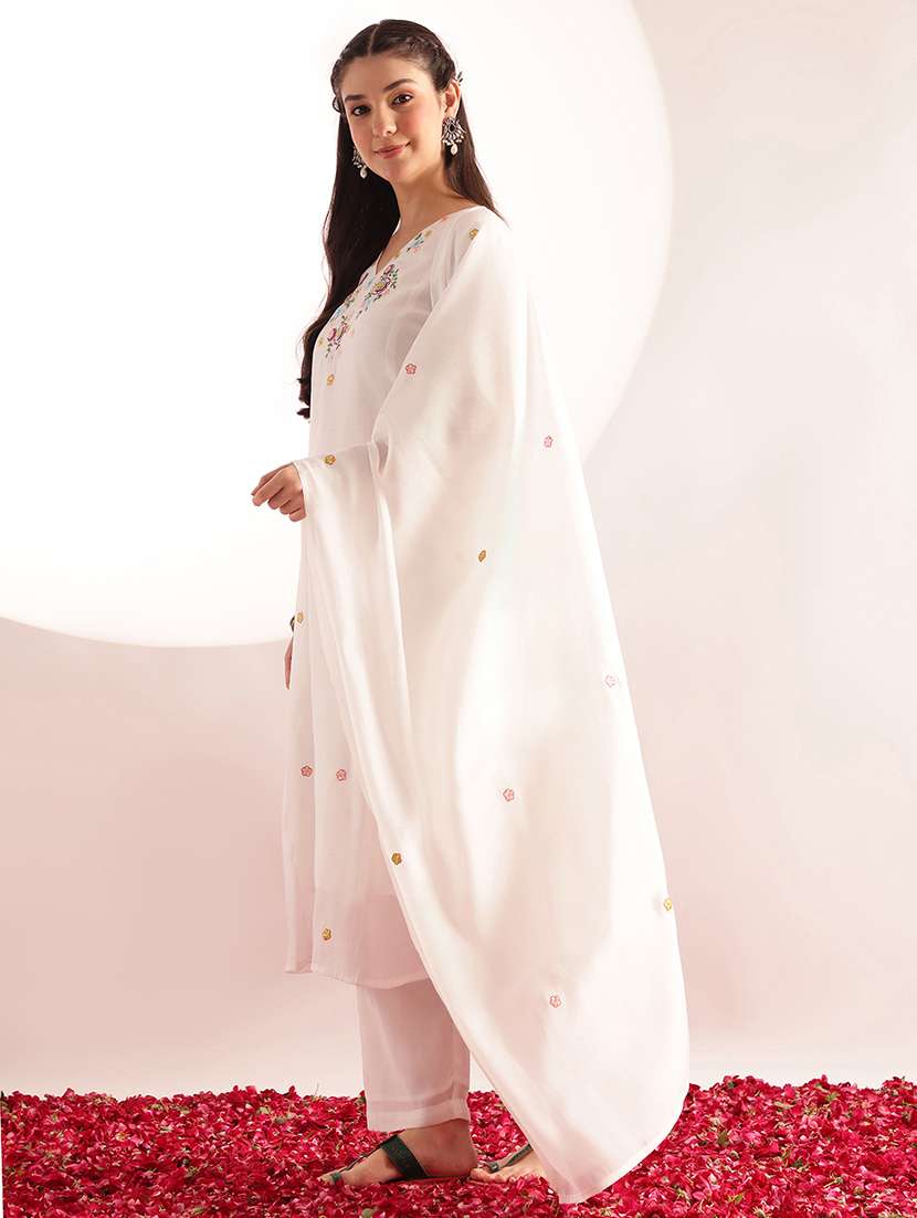 women embroidered three quarter sleeves kurta pant set with dupatta - 22540269 -  Standard Image - 3