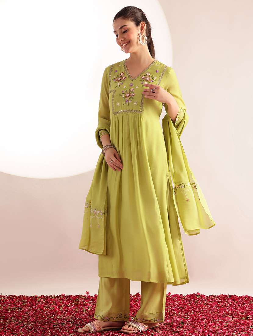 women embroidered three quarter sleeves kurta pant set with dupatta - 22540270 -  Standard Image - 3