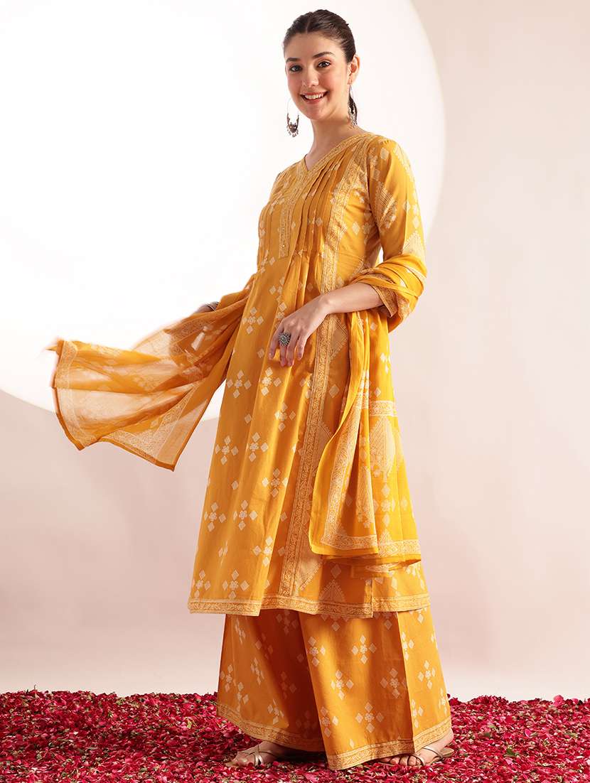 women printed three quarter sleeves kurta palazzo set with dupatta - 22540276 -  Standard Image - 3
