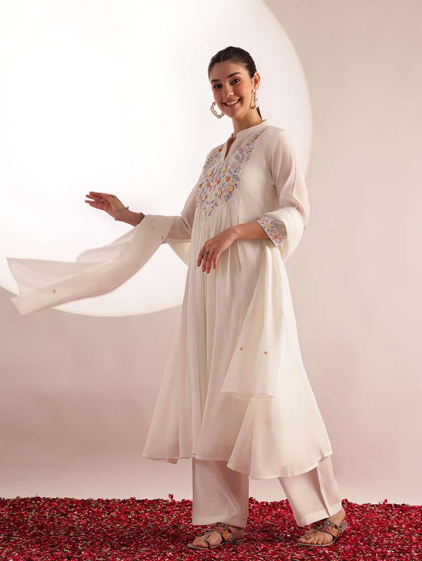 women embroidered three quarter sleeves kurta palazzo set with dupatta - 22540277 -  Standard Image - 3
