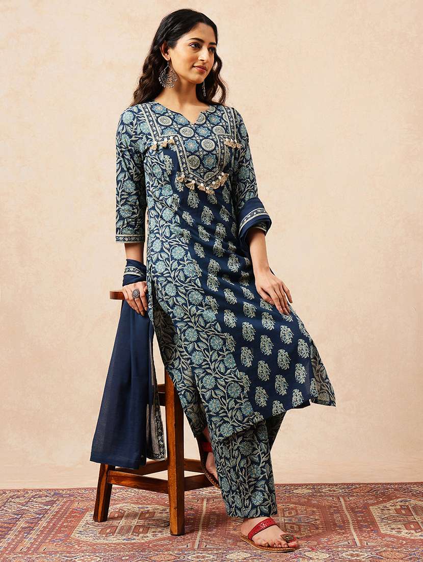 women printed three quarter sleeves kurta pant set with dupatta