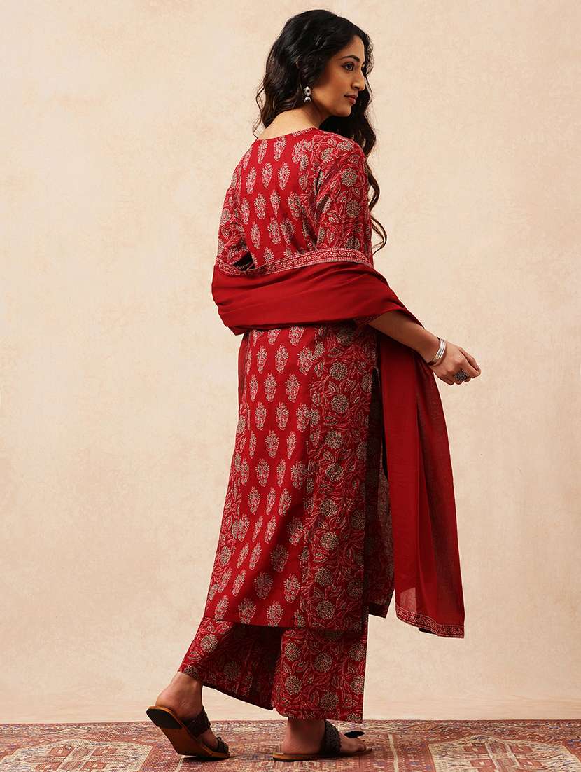 women printed three quarter sleeves kurta pant set with dupatta - 22540279 -  Standard Image - 3