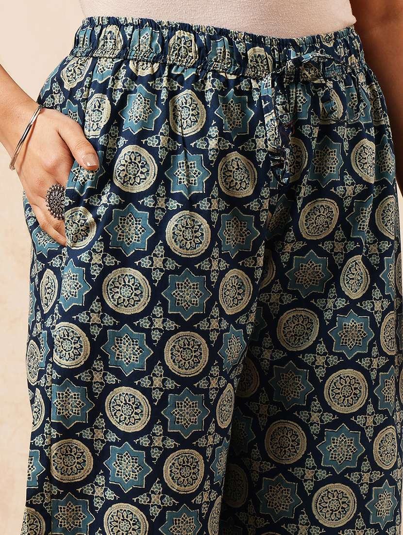 women printed three quarter sleeves kurta pant set with dupatta - 22540280 -  Standard Image - 5