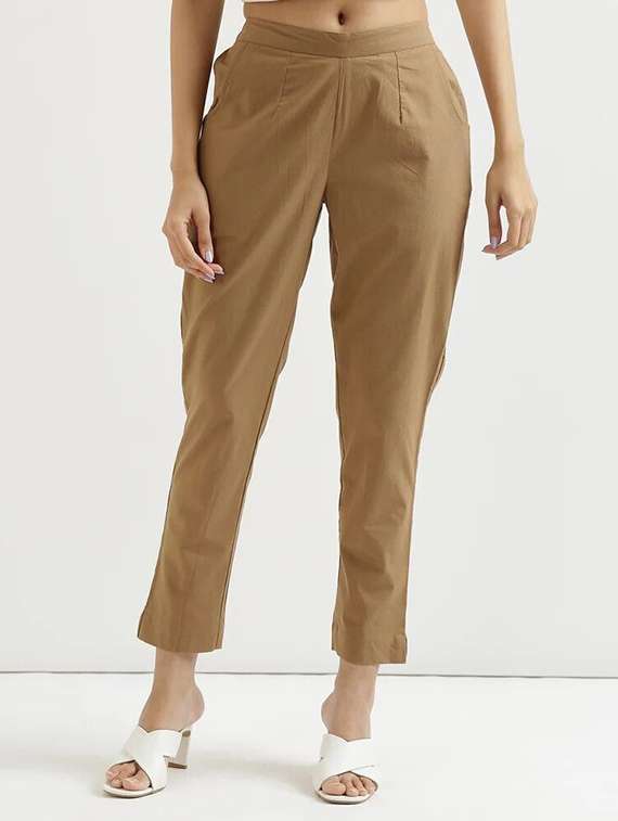 women solid mid rise tapered pant