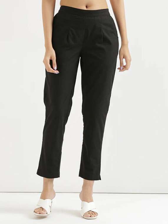 women solid mid rise tapered pant