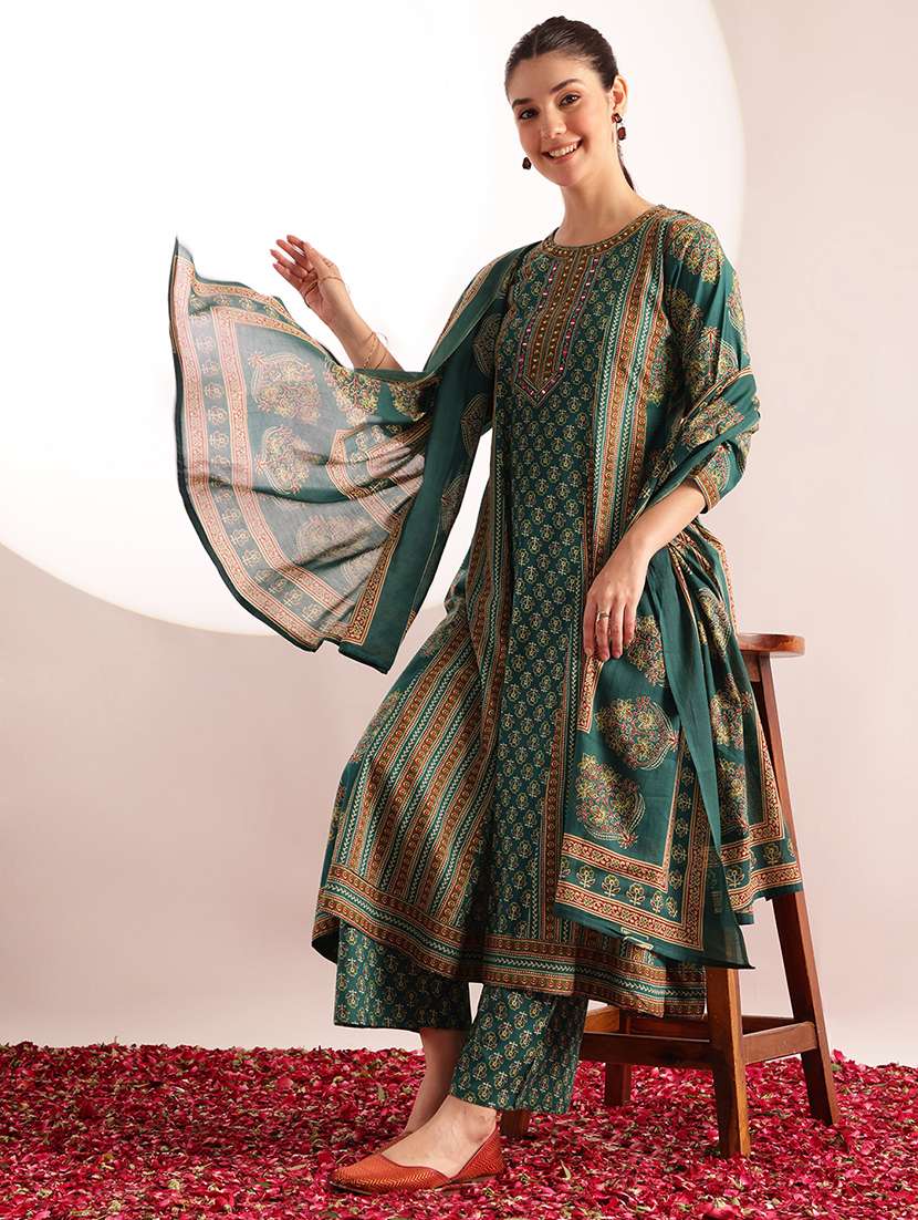 women printed three quarter sleeves kurta pant set with dupatta