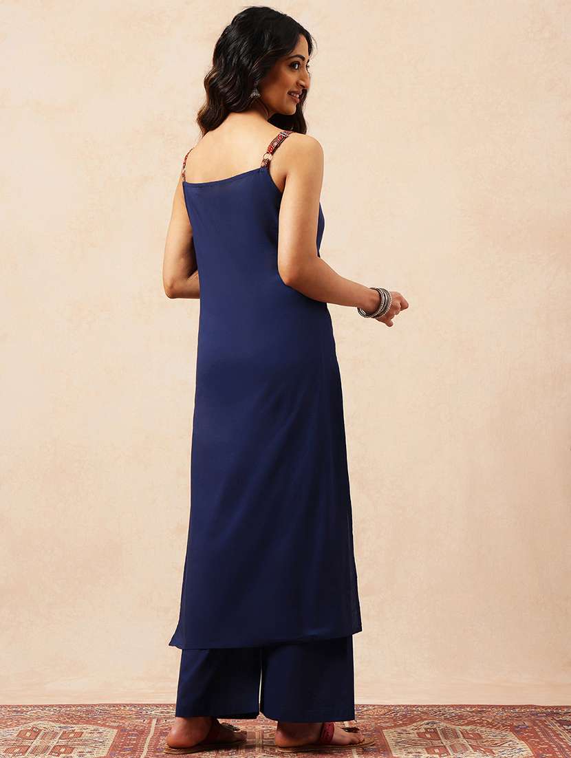 Women Embroidered Shoulder Strap Kurta Pant Set - 22540347 -  Standard Image - 3