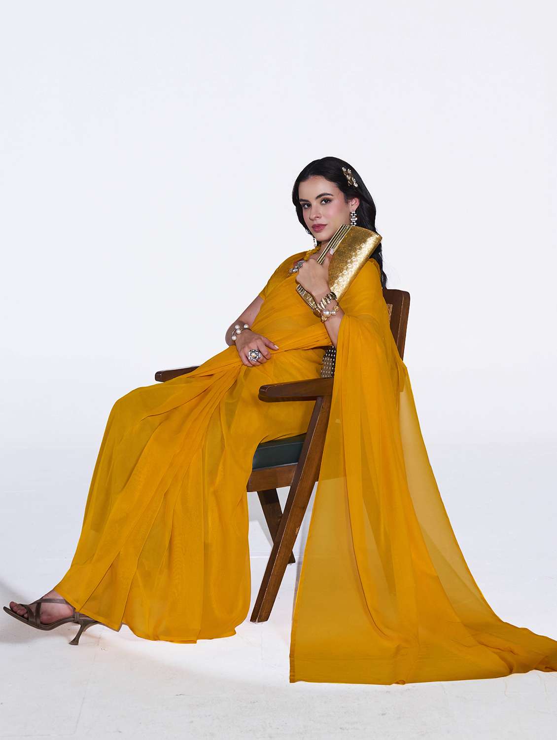 Women Solid Plain Saree With Blouse - 22540827 -  Standard Image - 5