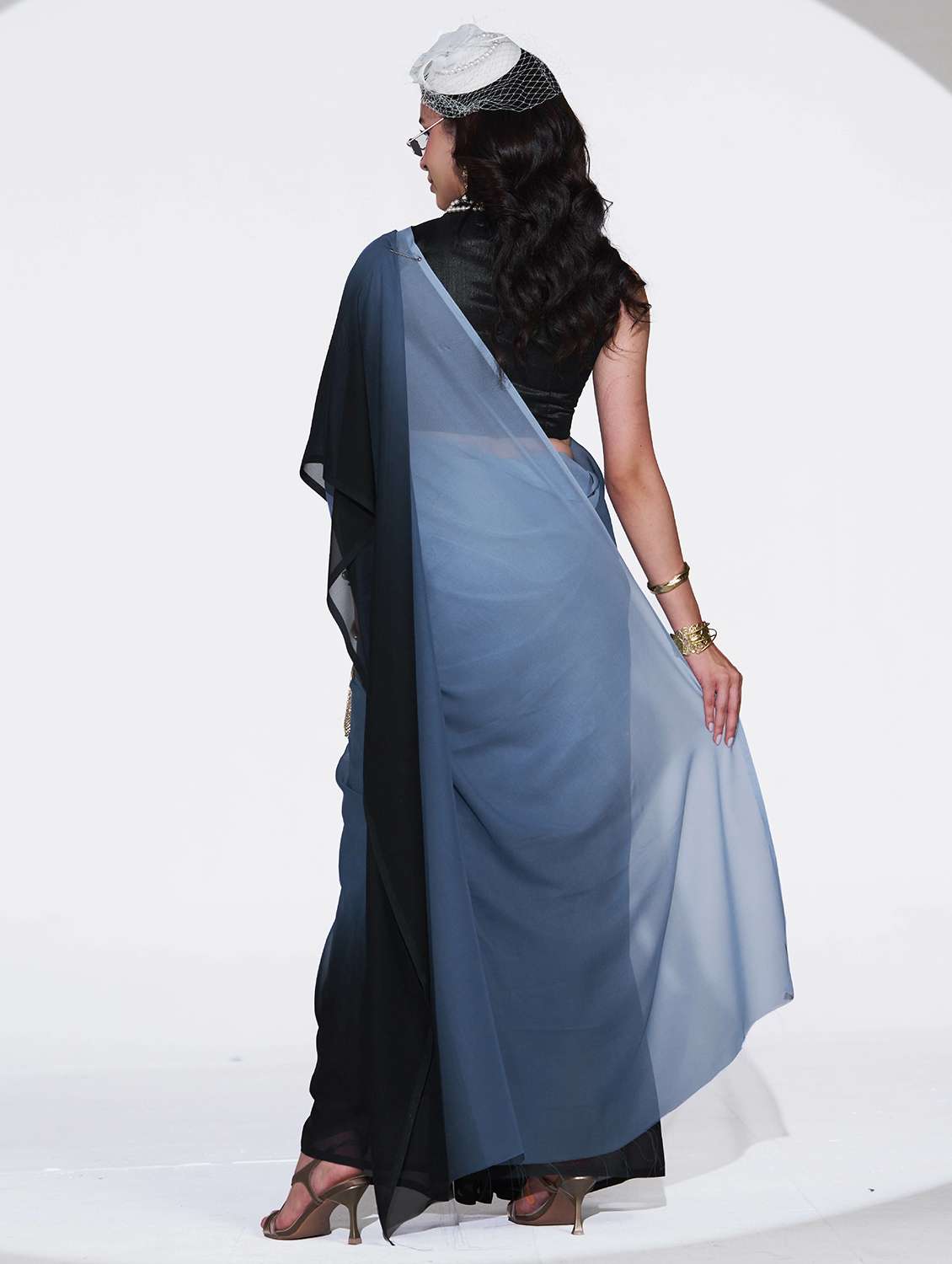 women printed casual wear saree with blouse - 22540925 -  Standard Image - 3