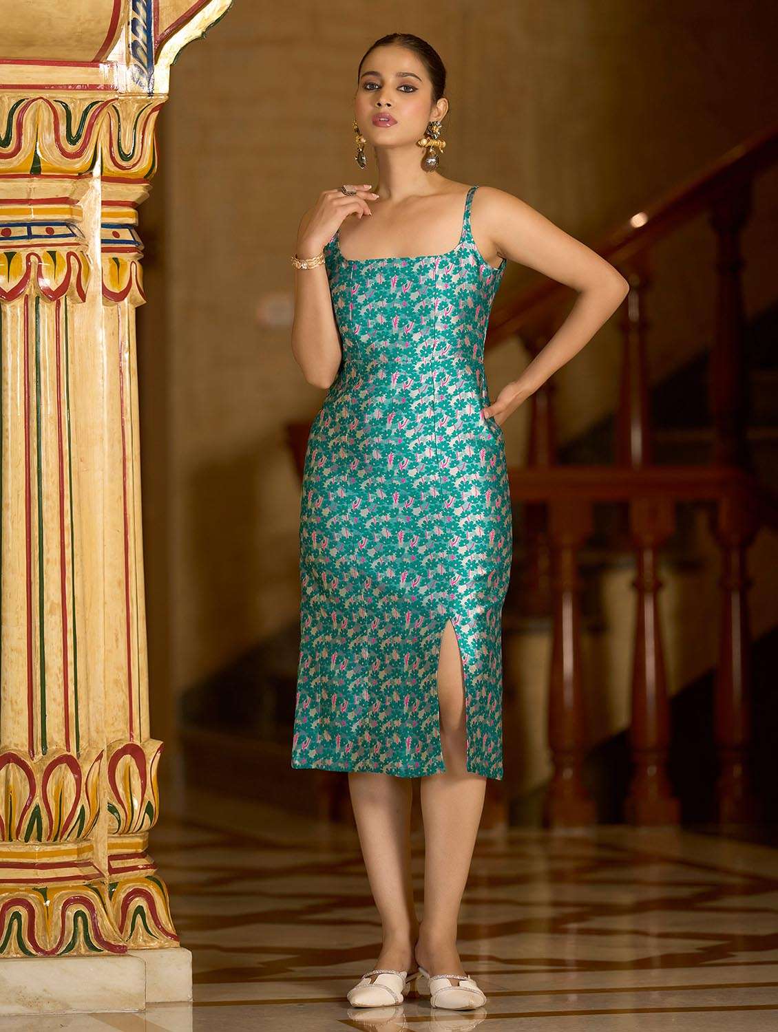 women self design shoulder strap sheath dress