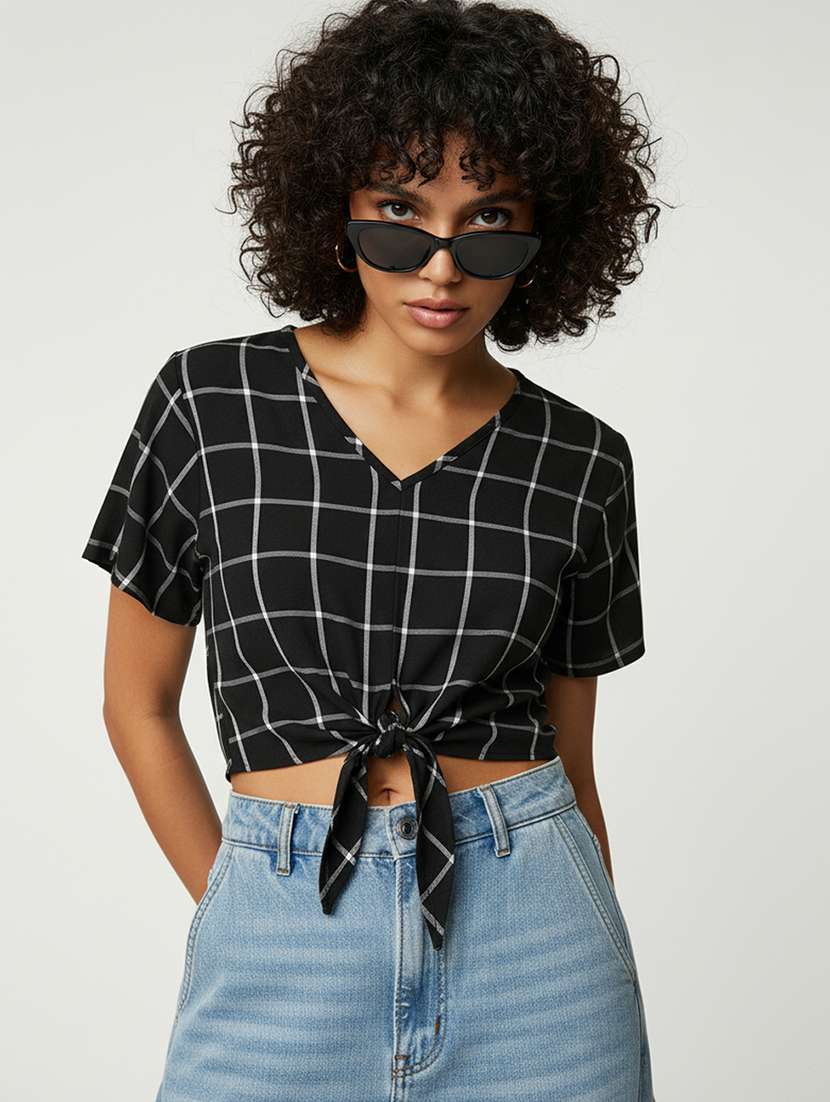 women printed v neck crop top