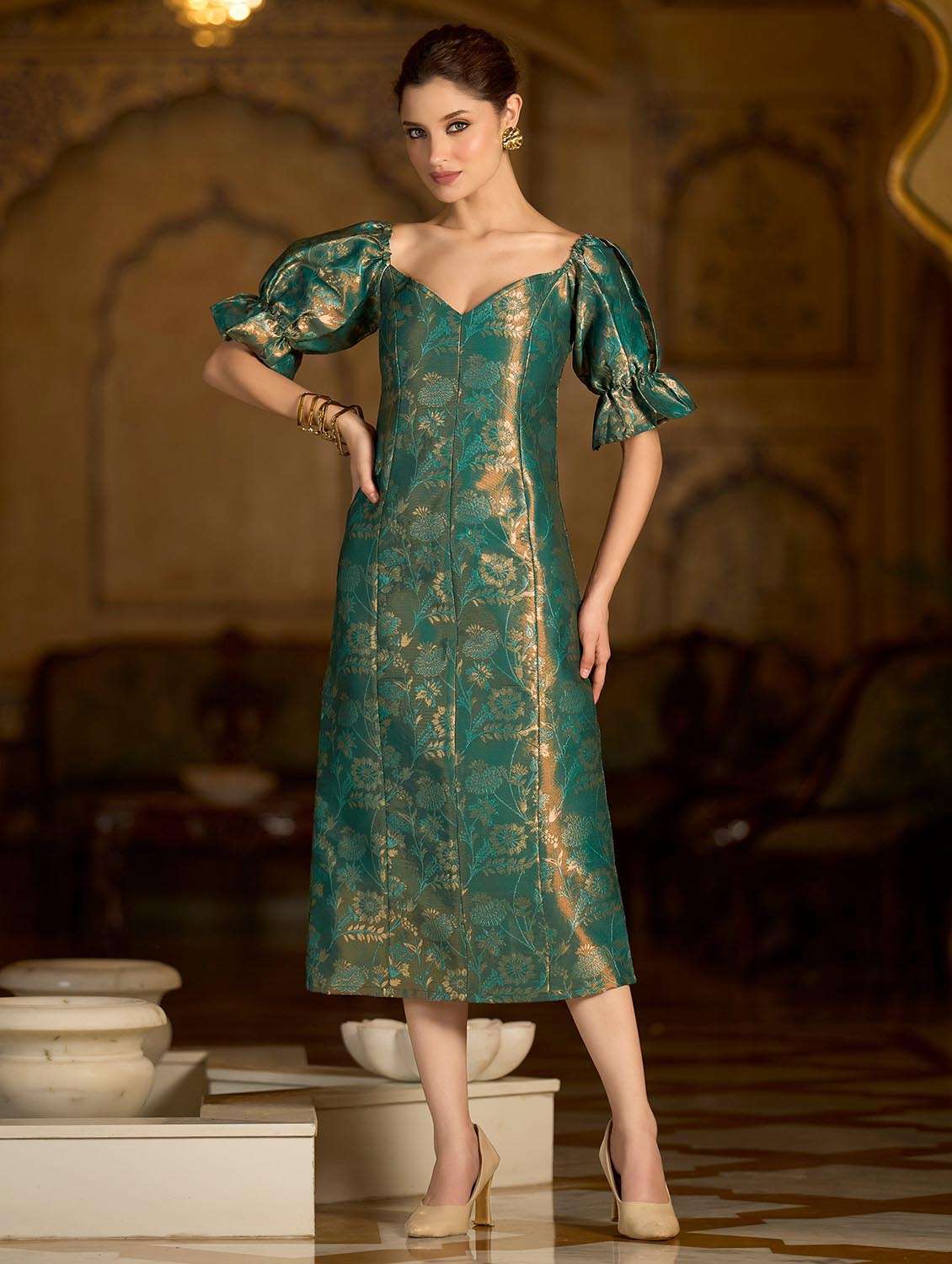women self design sweetheart neck sheath dress