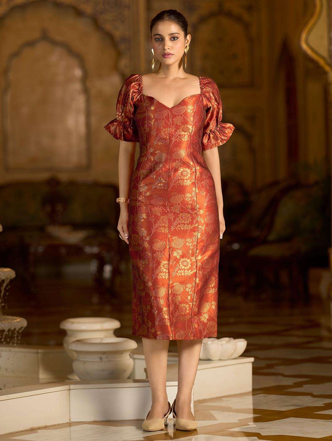 women self design sweetheart neck sheath dress