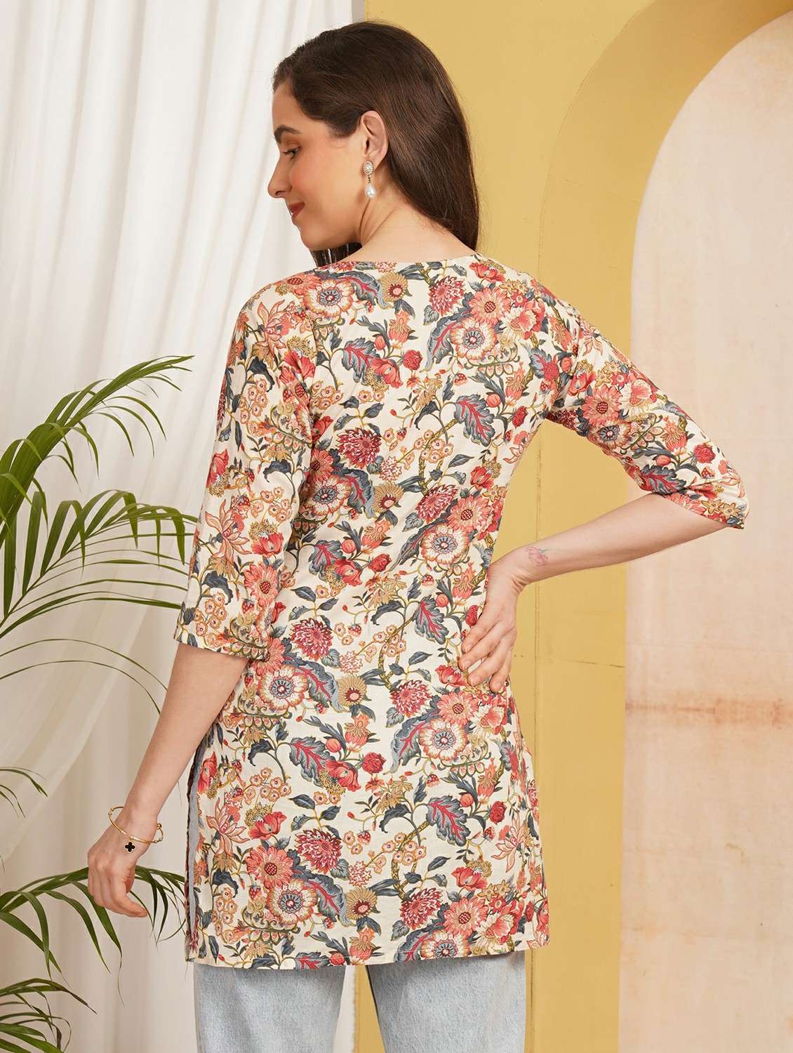 Women Printed Three Quarter Sleeve Straight Kurti - 22541820 -  Standard Image - 3