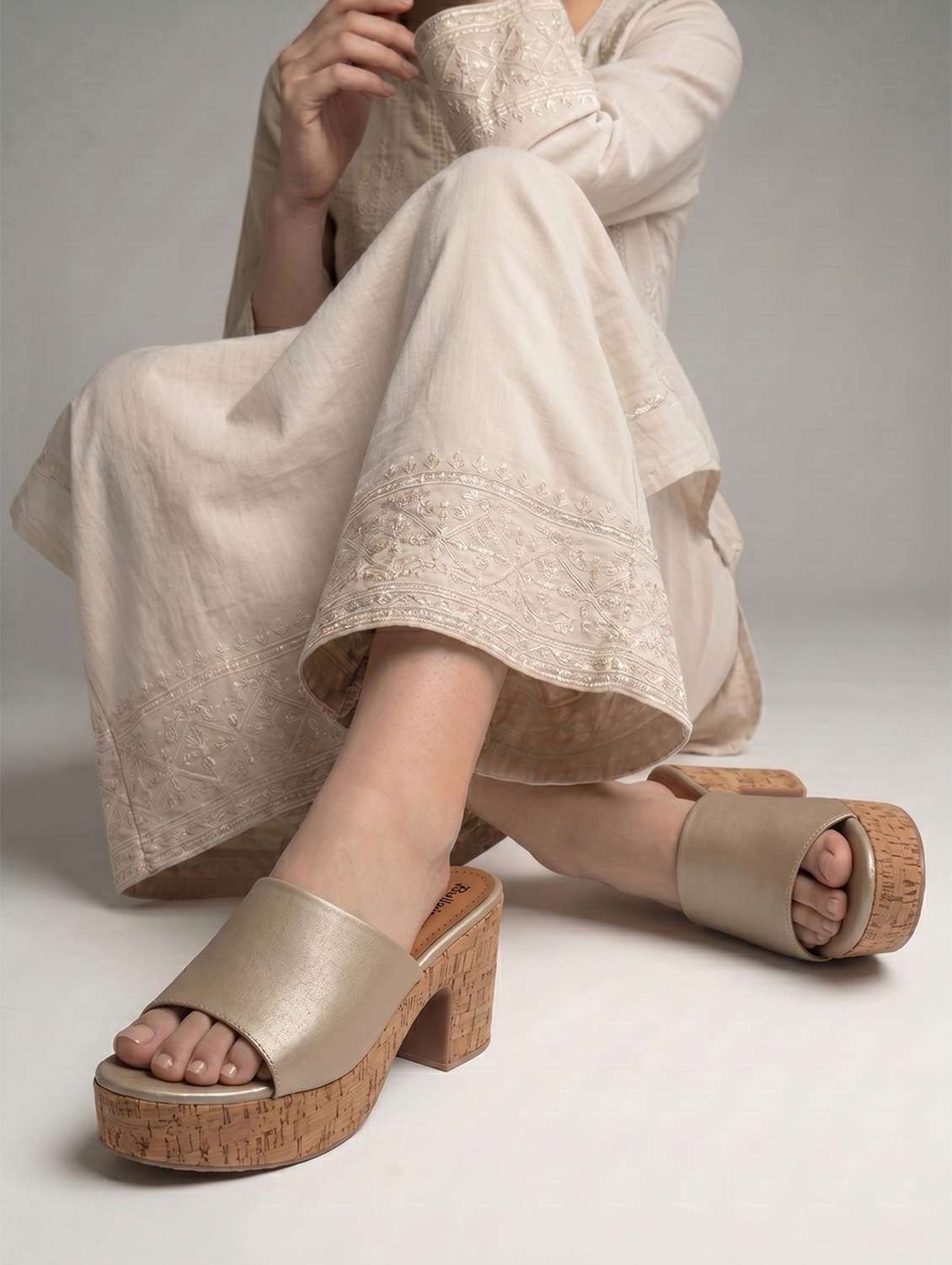Women Solid Slip On Sandal - 22541918 -  Standard Image - 5