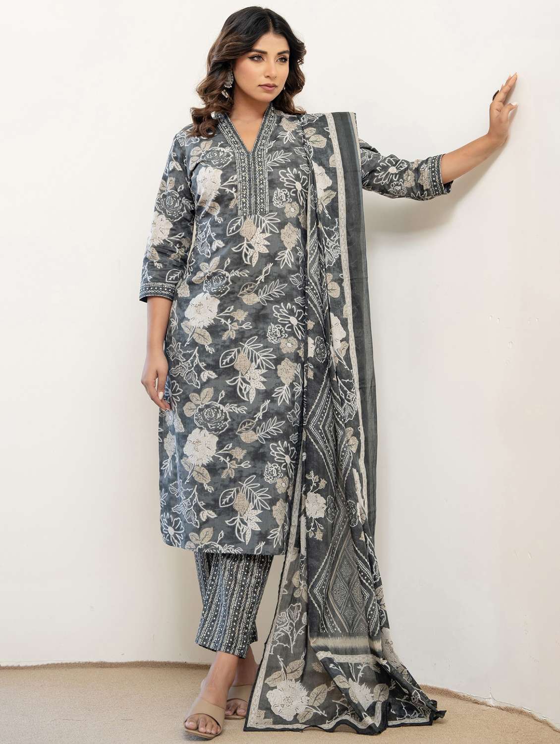 women printed three quarter sleeve kurta pant with dupatta set