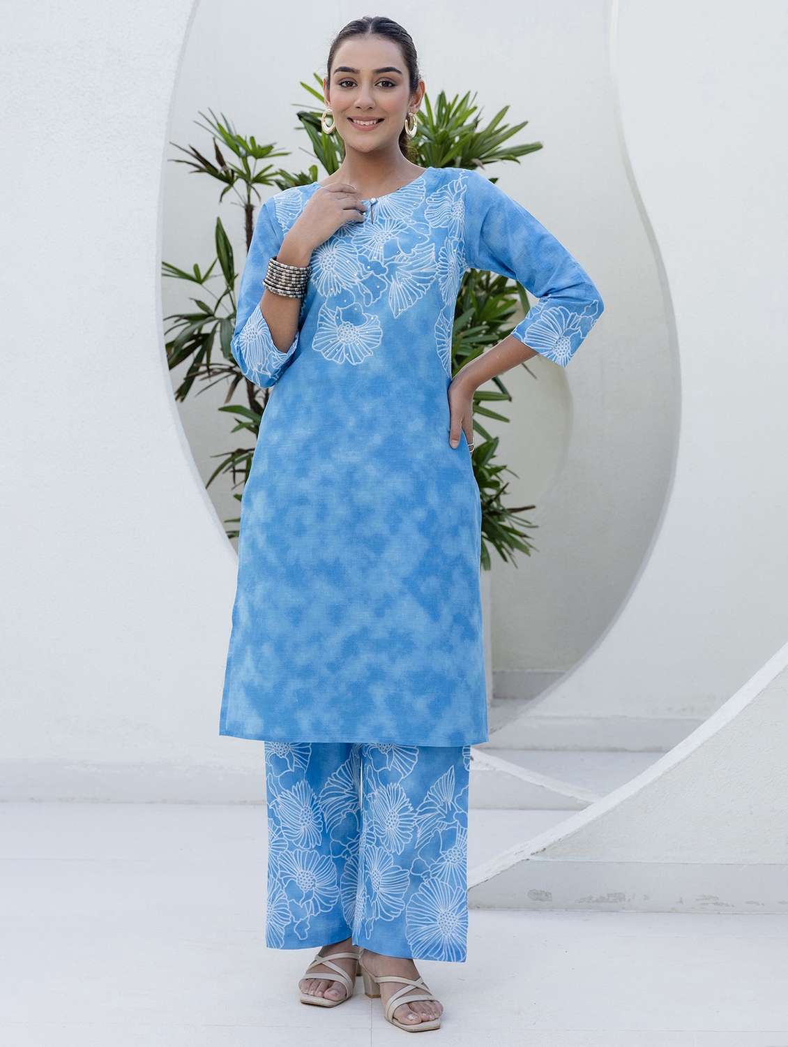 women printed three quarter sleeve kurta palazzo set