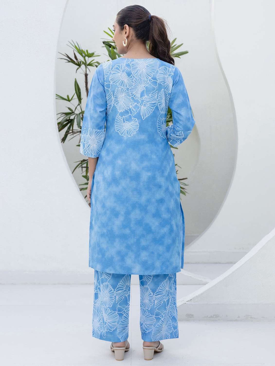Women Printed Three Quarter Sleeve Kurta Palazzo Set - 22541987 -  Standard Image - 3