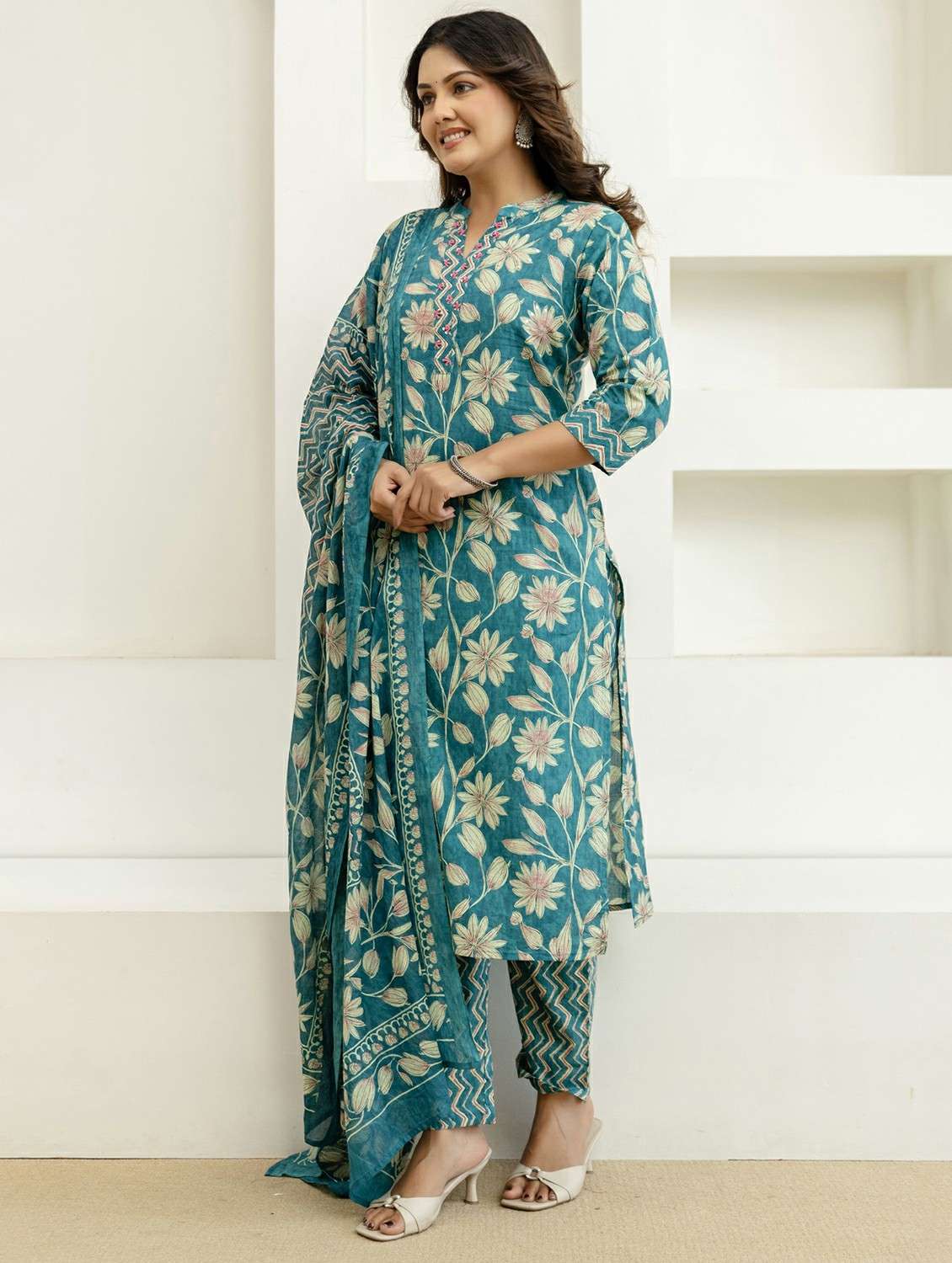 women printed three quarter sleeve kurta pant with dupatta set - 22542003 -  Standard Image - 3