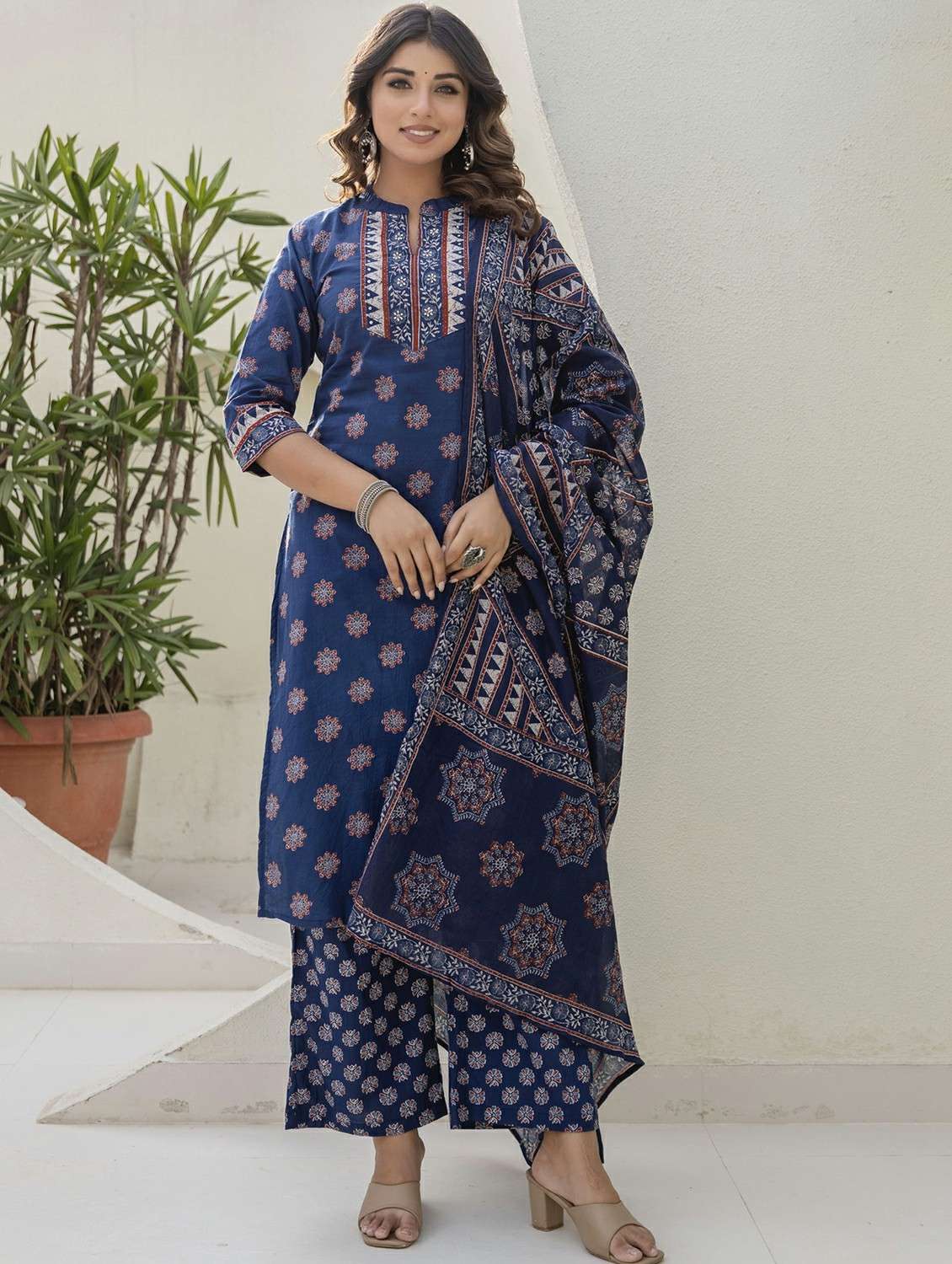 women printed three quarter sleeve kurta palazzo with dupatta set