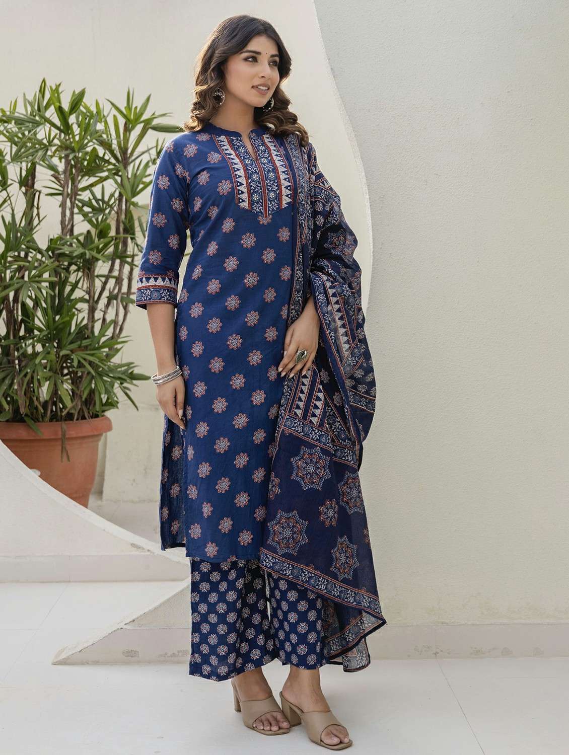 women printed three quarter sleeve kurta palazzo with dupatta set - 22542016 -  Standard Image - 5