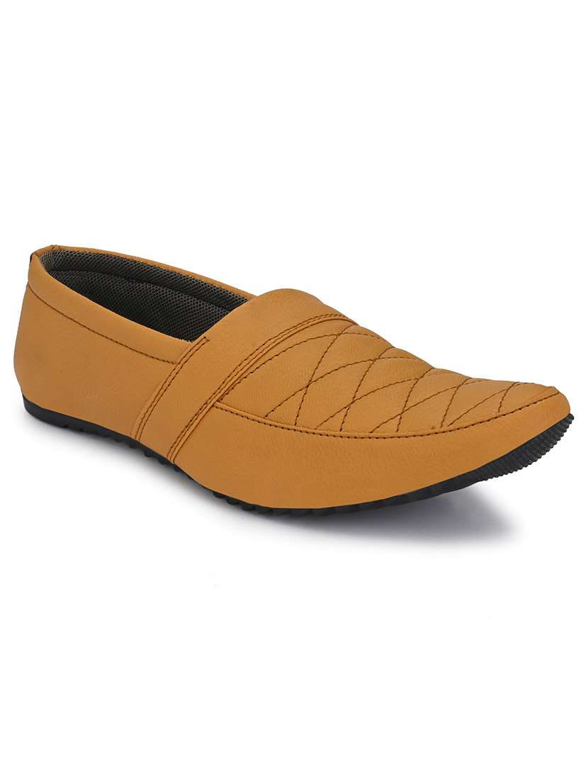 men solid slip on mojari