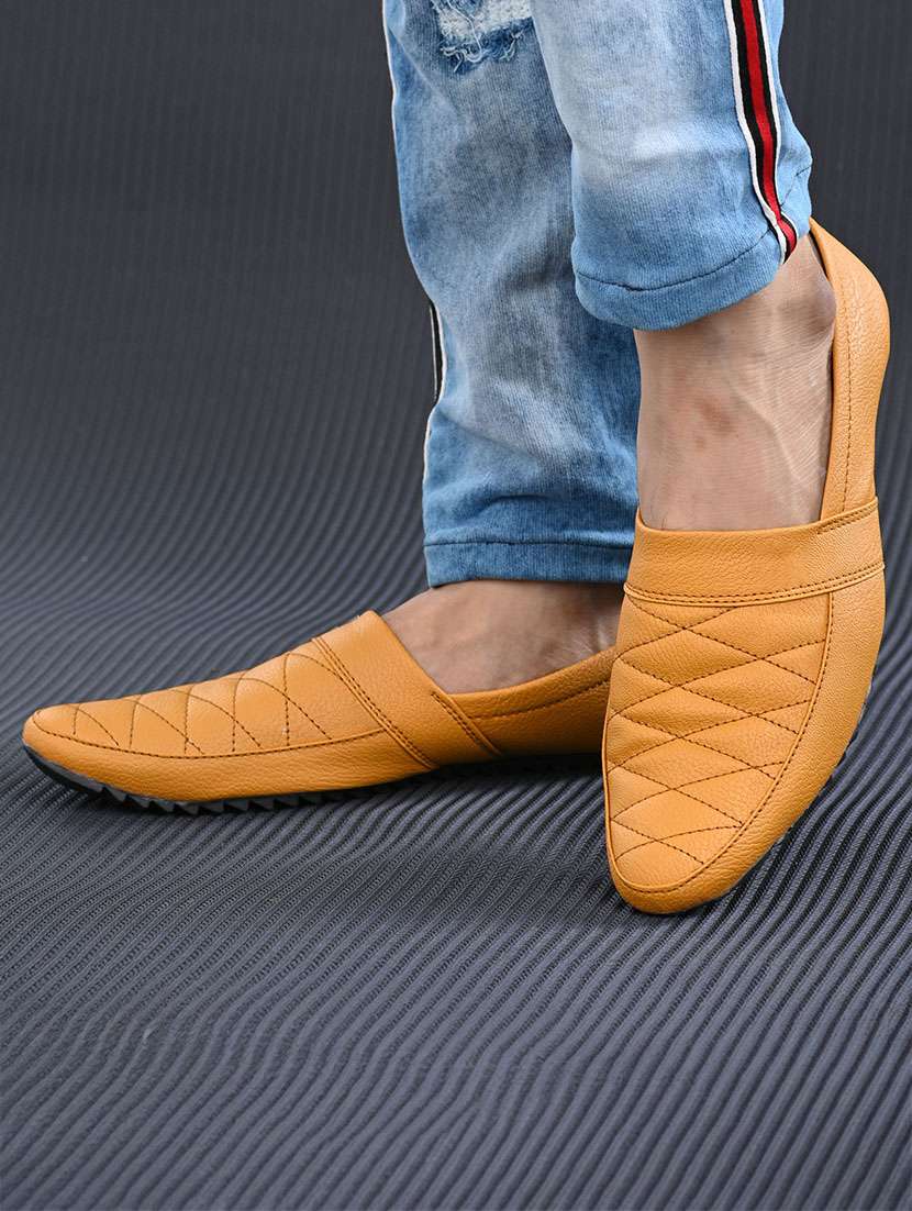 men solid slip on mojari - 22542062 -  Standard Image - 3