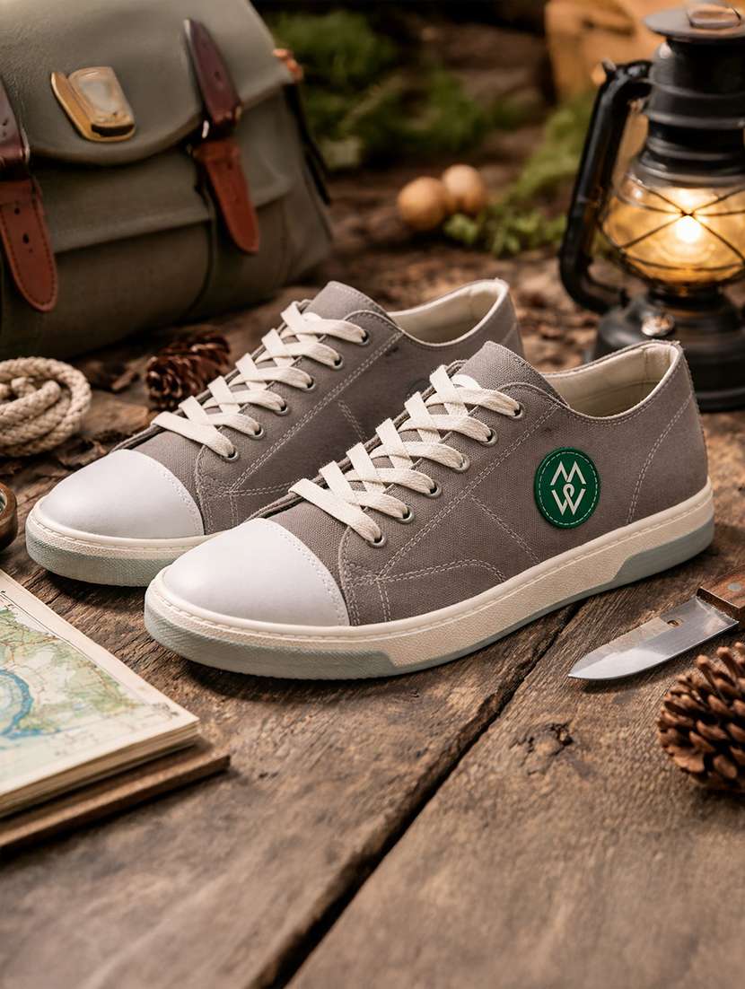 men solid lace up sneakers